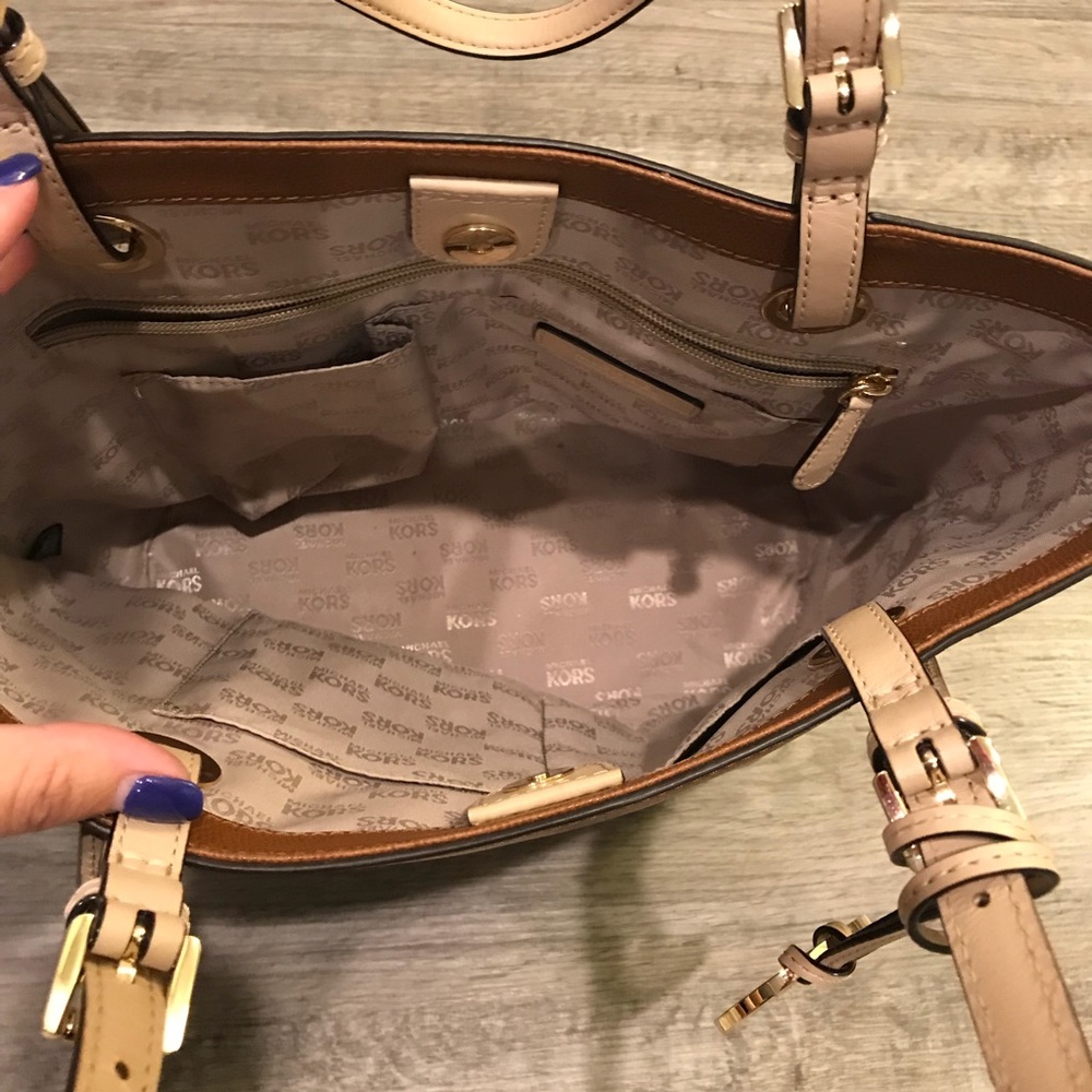Michael Kors tote - Picture 3 of 8